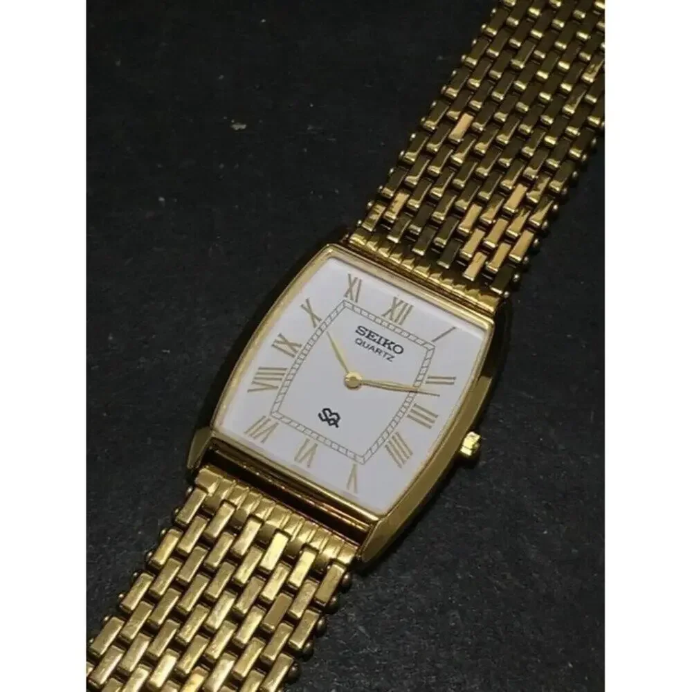 Vintage Style Seiko Quartz Mens Gold Watch & White accents W/ Metal Strap